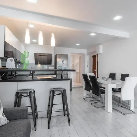 Amazing 3 Bdrs And Garden Place Du Pin Parking !