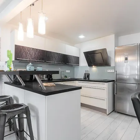 Amazing 3 Bdrs&garden Place Du Pin Parking !