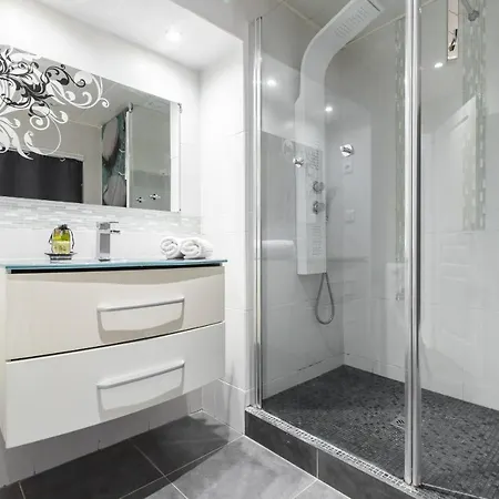 Amazing 3 Bdrs And Garden Place Du Pin Parking ! Apartament