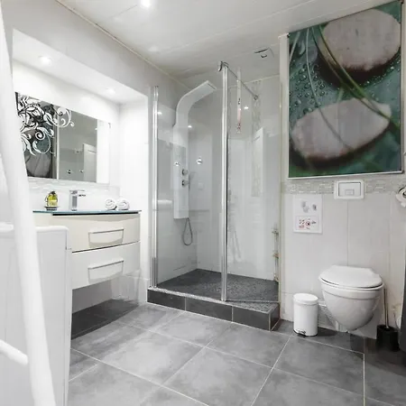 Apartment Amazing 3 Bdrs&garden Place Du Pin Parking !