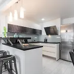 Amazing 3 Bdrs And Garden Place Du Pin Parking !