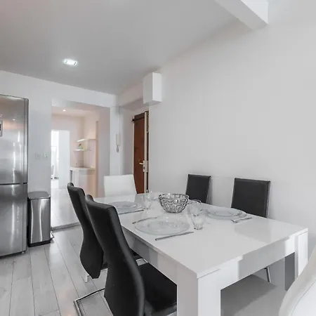Apartment Amazing 3 Bdrs And Garden Place Du Pin Parking !