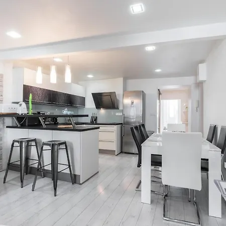 Amazing 3 Bdrs And Garden Place Du Pin Parking ! Апартаменты Ницца