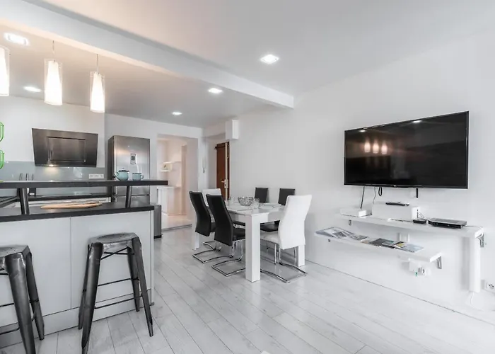 Amazing 3 Bdrs&garden Place Du Pin Parking ! Apartment Nizza
