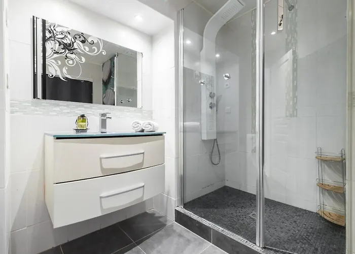 Amazing 3 Bdrs&garden Place Du Pin Parking ! Apartment