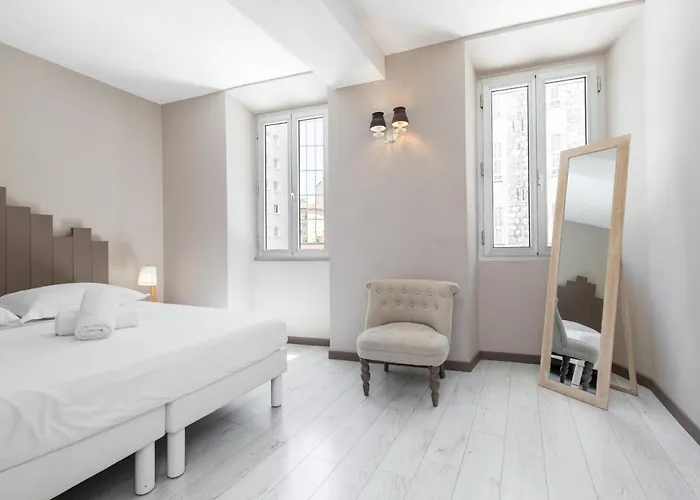 Amazing 3 Bdrs&garden Place Du Pin Parking ! *