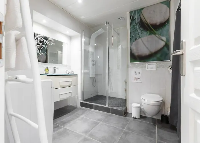 Apartment Amazing 3 Bdrs&garden Place Du Pin Parking !