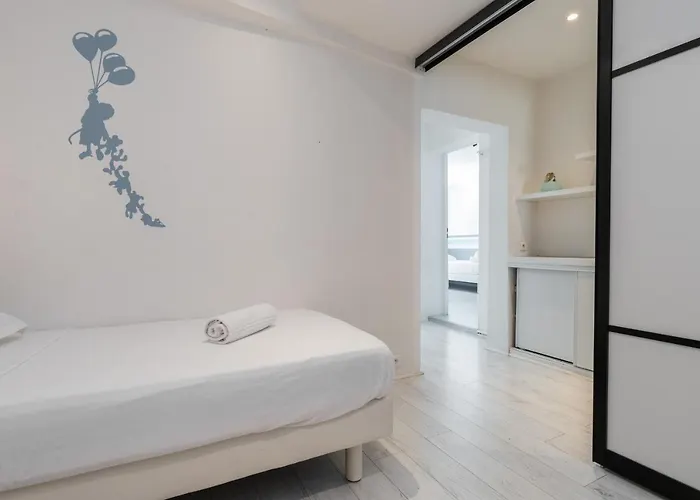 Amazing 3 Bdrs&garden Place Du Pin Parking ! *