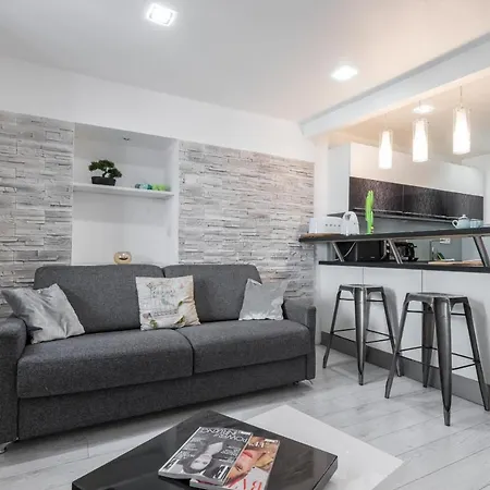 아파트 Amazing 3 Bdrs And Garden Place Du Pin Parking ! 니스