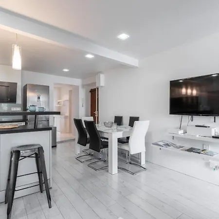 Amazing 3 Bdrs&garden Place Du Pin Parking ! Appartement Nice