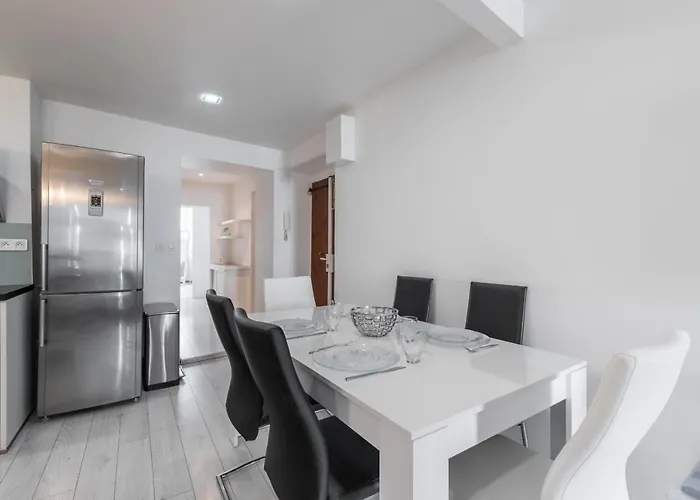 Apartmán Amazing 3 Bdrs And Garden Place Du Pin Parking !