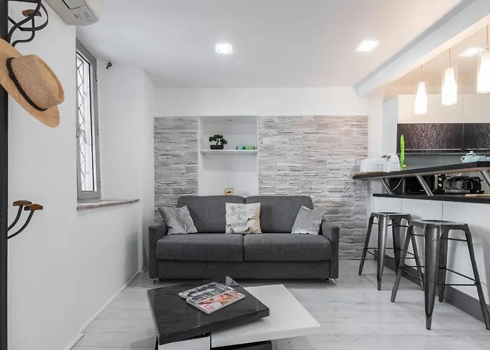 Amazing 3 Bdrs And Garden Place Du Pin Parking ! * Nice