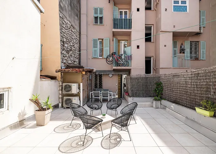 Amazing 3 Bdrs&garden Place Du Pin Parking ! Apartment