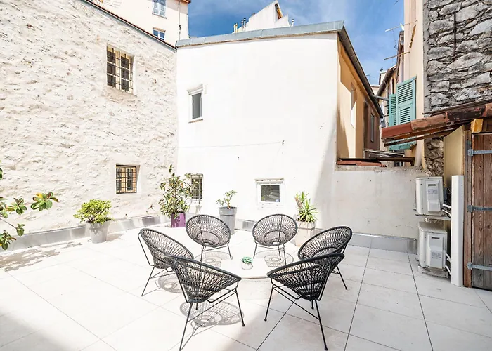 Amazing 3 Bdrs&garden Place Du Pin Parking ! Apartment